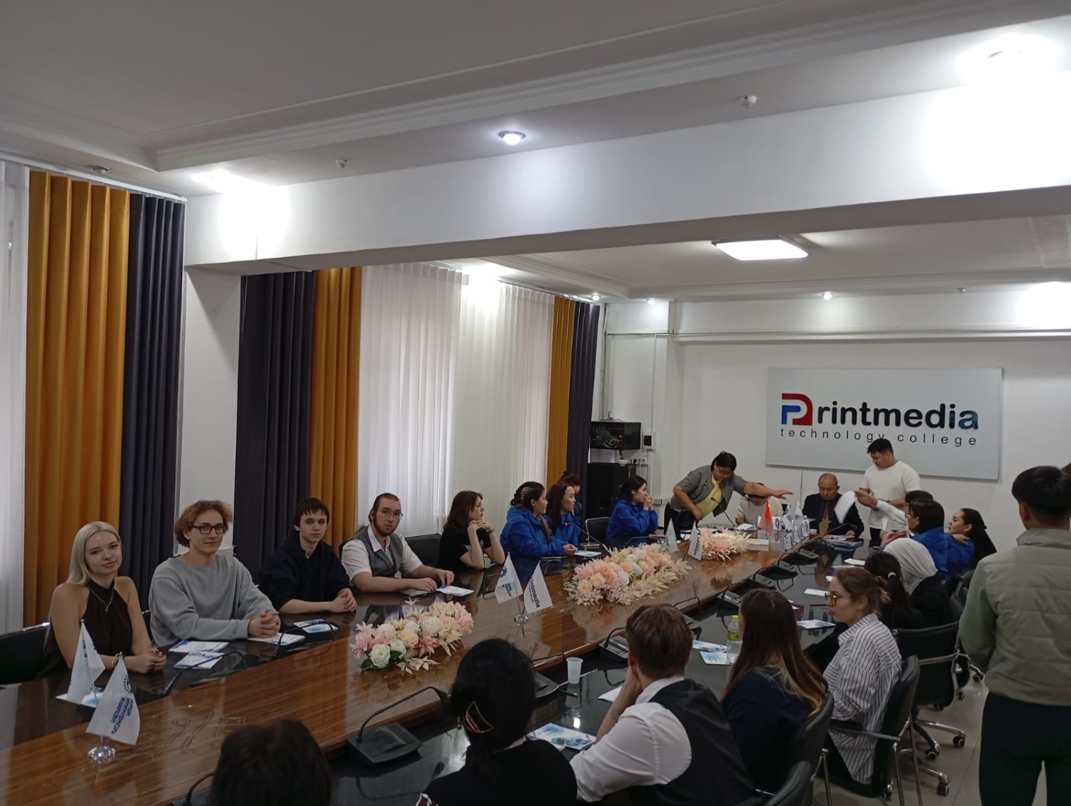 7. Студенты ВШПМ на фестивале «SmartPrint Фест» в Казахстане.jpg