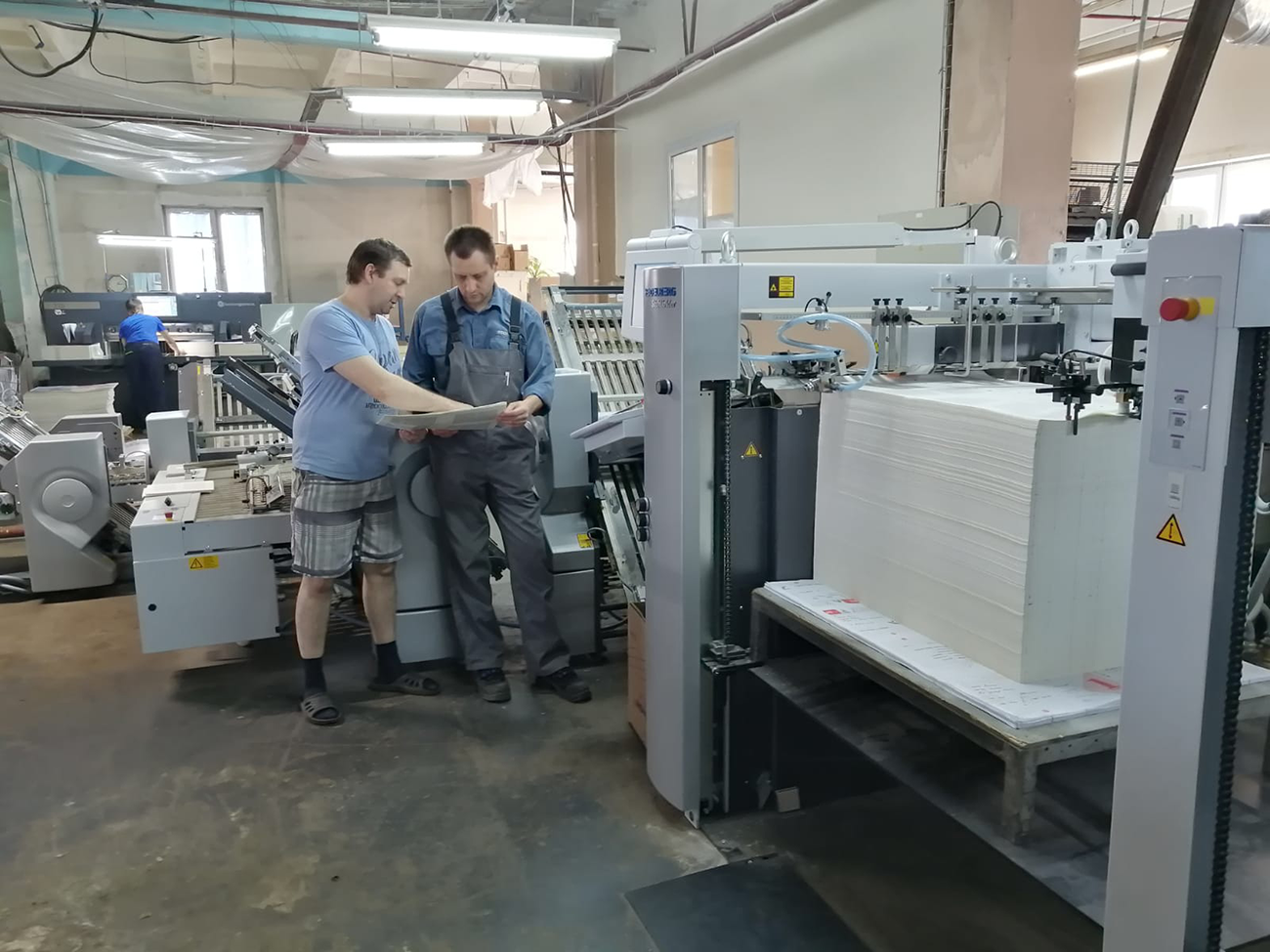 Фальцевальная 4-сгибная кассетная машина Stahlfolder TH82 (Heidelberg). Приобретена и запущена в эксплуатацию в марте 2022 года. Обучает Кулёв Сергей Валерьевич. Машинист – Князев Сергей Викторович Фальцевальная 4-сгибная кассетная машина Stahlfolder TH82 (Heidelberg). Приобретена и запущена в эксплуатацию в марте 2022 года. Обучает Кулёв Сергей Валерьевич. Машинист – Князев Сергей Викторович